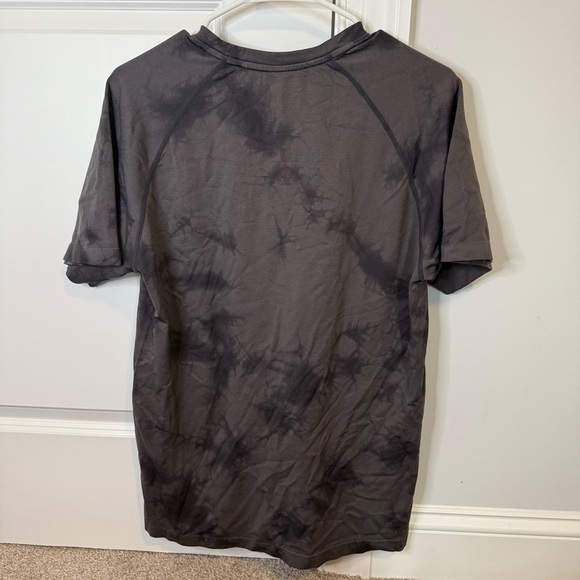 Men's Zella black and gray tie-dye shirt, size medium moisture wicking - Picture 4 of 4
